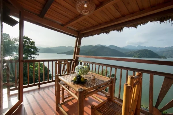 Ảnh chi tiết phòng mai-chau-hideaway-lake-resort-phong-deluxe-giuong-doi-2-giuong-don-vivatrip-02-1.webp