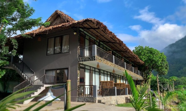 Ảnh chi tiết phòng mai-chau-sky-resort-suite-gia-dinh-co-ban-cong-vivatrip.jpg