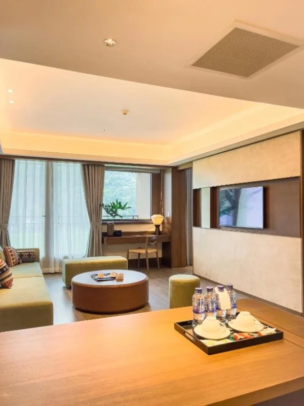 Ảnh chi tiết phòng mandala-retreats-kim-boi-suite-co-giuong-co-king-nhin-ra-ho-boi-vivatrip-03.webp