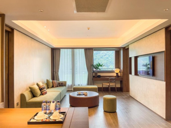 Ảnh chi tiết phòng mandala-retreats-kim-boi-suite-nhin-ra-nui-vivatrip-03.jpg