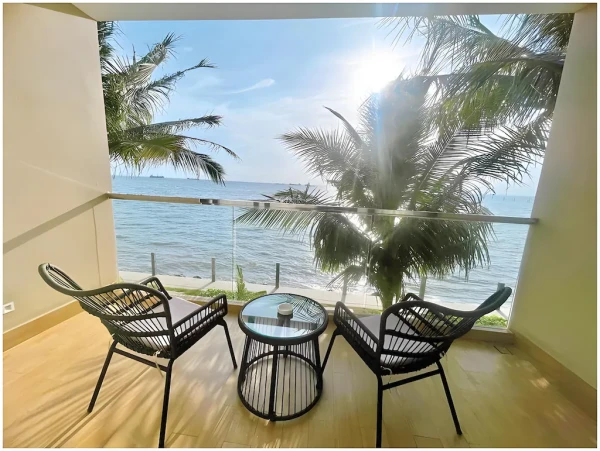 Ảnh chi tiết phòng marina-bay-vung-tau-resort-spa-phong-premier-giuong-king-huong-dai-duong-vivatrip-05.webp