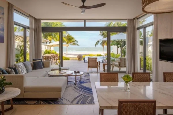 Ảnh chi tiết phòng melia-ho-tram-beach-resort-biet-thu-thelevel-3-phong-ngu-nhin-bien-vivatrip-04.webp