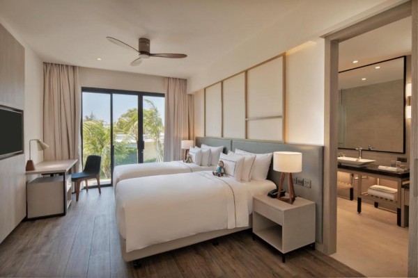 Ảnh chi tiết phòng melia-ho-tram-beach-resort-biet-thu-thelevel-3-phong-ngu-nhin-bien-vivatrip-06.jpg