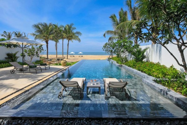 Ảnh chi tiết phòng melia-ho-tram-beach-resort-biet-thu-thelevel-4-phong-ngu-nhin-bien-vivatrip-03.jpg