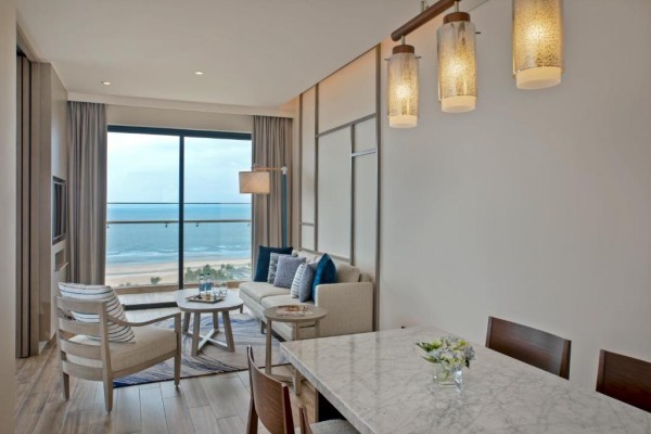 Ảnh chi tiết phòng melia-ho-tram-beach-resort-suite-2-phong-ngu-nhin-dai-duong-vivatrip-02.jpg