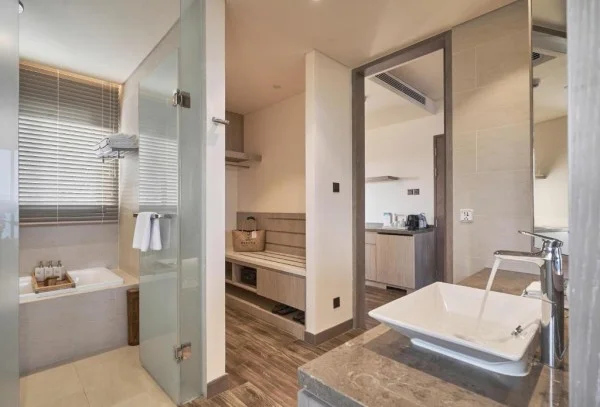 Ảnh chi tiết phòng melia-ho-tram-beach-resort-suite-gia-dinh-2-phong-ngu-nhin-bien-vivatrip.webp