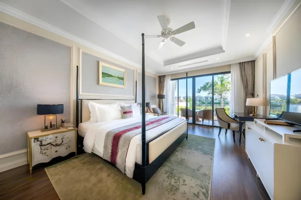 Ảnh chi tiết phòng melia-vinpearl-cam-ranh-beach-resort-biet-thu-1-phong-ngu-ho-boi-rieng-vivatrip-02.webp