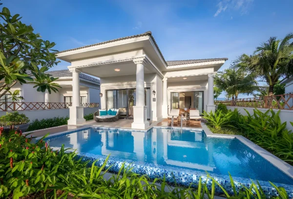 Ảnh chi tiết phòng melia-vinpearl-cam-ranh-beach-resort-biet-thu-1-phong-ngu-ho-boi-rieng-vivatrip-07.webp