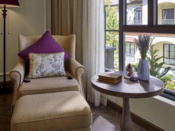 Ảnh chi tiết phòng mercure-dalat-resort-deluxe-giuong-king-vivatrip-03.jpg