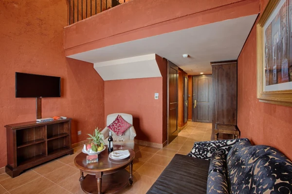 Ảnh chi tiết phòng mercure-danang-french-village-bana-hills-duplex-suite-1-king-bed-vivatrip.webp