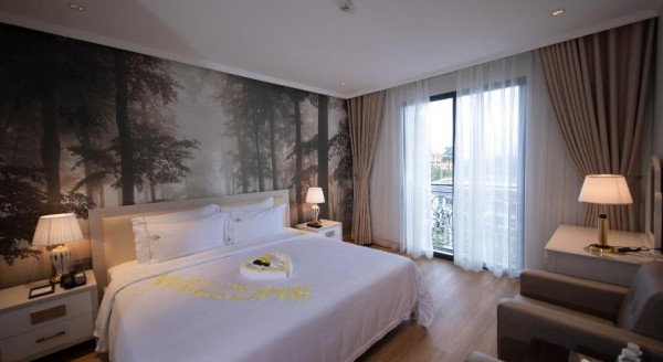 Ảnh chi tiết phòng merperle-dalat-hotel-deluxe-giuong-doi-huong-pho-vivatrip.jpg