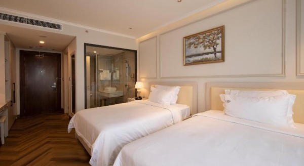 Ảnh chi tiết phòng merperle-dalat-hotel-phong-loai-sang-huong-doi-2-giuong-don-vivatrip-03.jpg