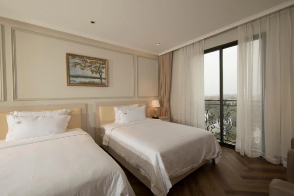 Ảnh chi tiết phòng merperle-dalat-hotel-phong-loai-sang-huong-doi-2-giuong-don-vivatrip-03.webp
