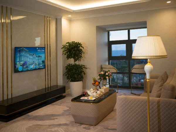 Ảnh chi tiết phòng merperle-dalat-hotel-suite-sang-trong-vivatrip-02.webp