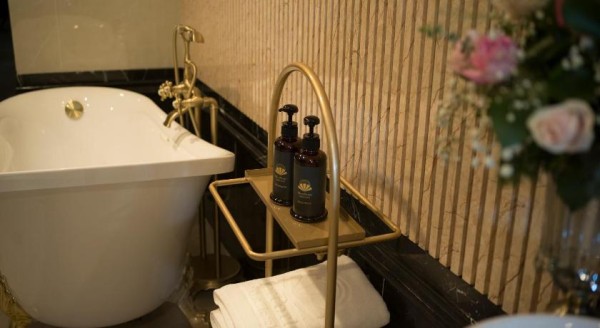 Ảnh chi tiết phòng merperle-dalat-hotel-suite-sang-trong-vivatrip-03.jpg