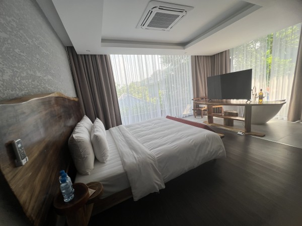 Ảnh chi tiết phòng minawa-kenhga-resort-spa-ninh-binh-phong-deluxe-giuong-doi-2-giuong-don-nhin-ra-vuon-vivatrip.jpg
