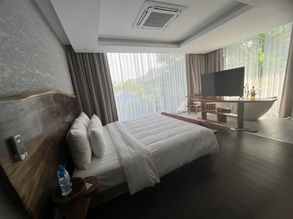 Ảnh chi tiết phòng minawa-kenhga-resort-spa-ninh-binh-phong-deluxe-giuong-doi-2-giuong-don-nhin-ra-vuon-vivatrip.webp