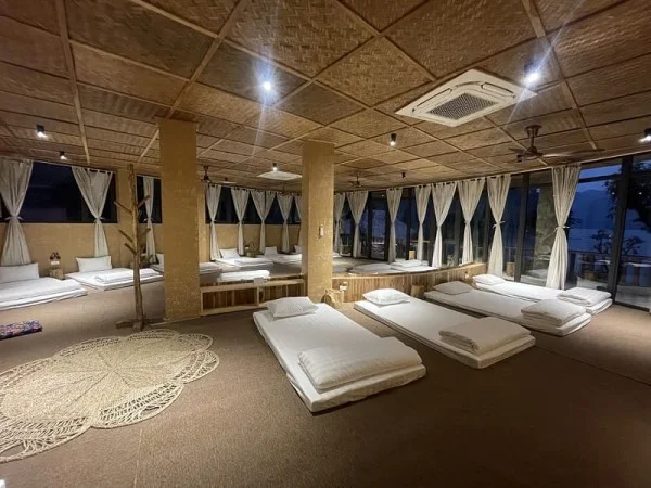 Ảnh chi tiết phòng mo-village-nha-tao-phong-mat-ttrong-deluxe-executive-vivatrip-03.webp