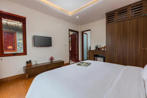 Ảnh chi tiết phòng moc-chau-eco-garden-resort-phong-deluxe-giuong-doi-vivatrip-03.webp