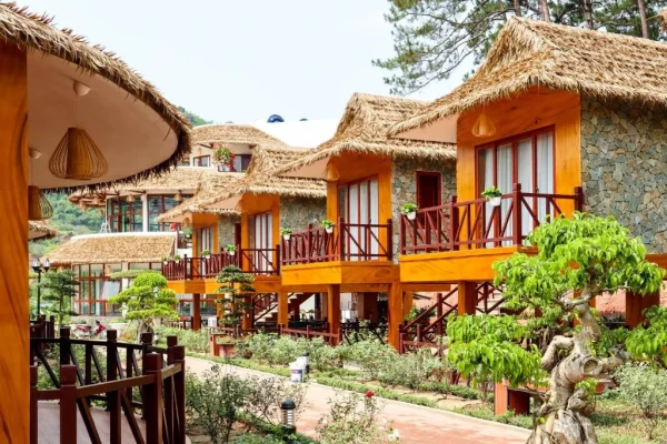 Ảnh chi tiết phòng moc-chau-eco-garden-resort-phong-deluxe-giuong-doi-vivatrip.webp