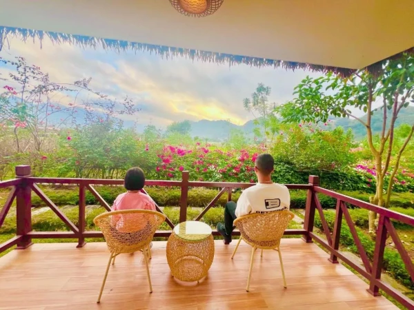 Ảnh chi tiết phòng moc-chau-eco-garden-resort-phong-giuong-doi-co-bon-tam-spa-vivatrip-02.webp