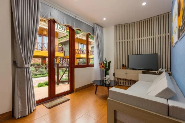 Ảnh chi tiết phòng moc-chau-eco-garden-resort-suite-gia-dinh-co-ban-cong-vivatrip.webp