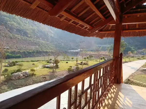 Ảnh chi tiết phòng moc-chau-island-mountain-park-and-resort-family-double-vivatrip_02.webp