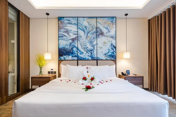 Ảnh chi tiết phòng muong-thanh-luxury-center-ha-long-grand-suite-ocean-view-vivatrip-02.webp