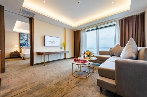 Ảnh chi tiết phòng muong-thanh-luxury-center-ha-long-grand-suite-ocean-view-vivatrip-04.webp