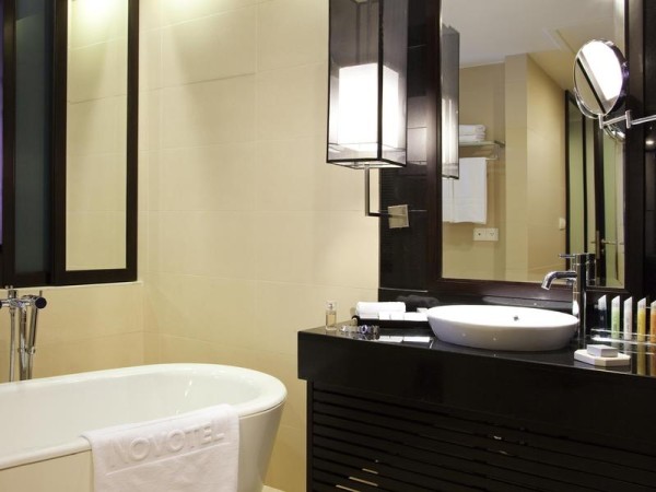 Ảnh chi tiết phòng novotel-ha-long-excutive-bay-view-vivatrip-04.jpg