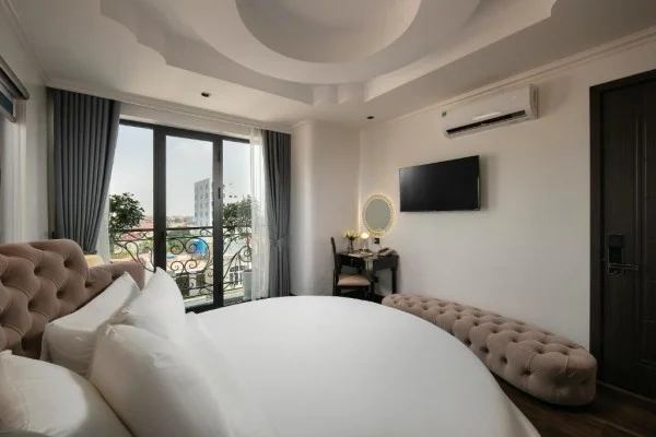 Ảnh chi tiết phòng phat-diem-plaza-hotel-suite-round-balcony-vivatrip-02.webp