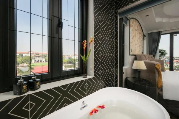 Ảnh chi tiết phòng phat-diem-plaza-hotel-suite-round-balcony-vivatrip-05.webp