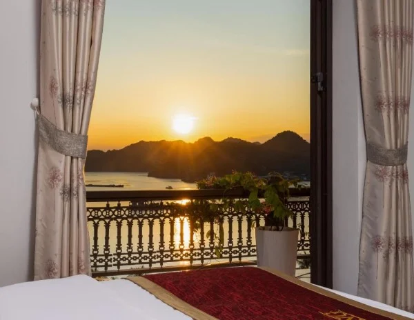 Ảnh chi tiết phòng quang-tung-hotel-phong-giuong-doi-vivatrip-03-1.webp