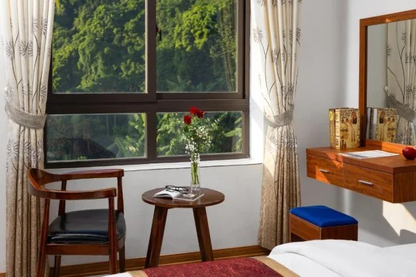 Ảnh chi tiết phòng quang-tung-hotel-phong-giuong-doi-vivatrip-04.webp