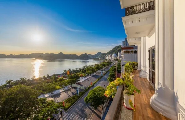 Ảnh chi tiết phòng quang-tung-hotel-phong-giuong-doi-vivatrip-2.webp