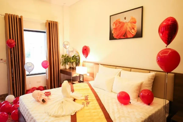Ảnh chi tiết phòng resort-trang-an-ninh-binh-phong-giuong-doi-nhin-ra-nui-vivatrip-05.webp