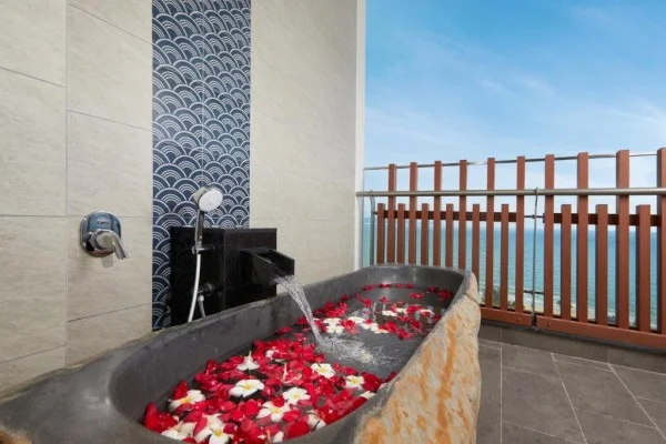 Ảnh chi tiết phòng Suite Ambassador Nhìn Ra Biển 7