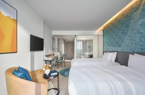 Ảnh chi tiết phòng Phòng Deluxe Giường Đôi/ 2 Giường Đơn Nhìn Ra Thành Phố Có Ban Công 8