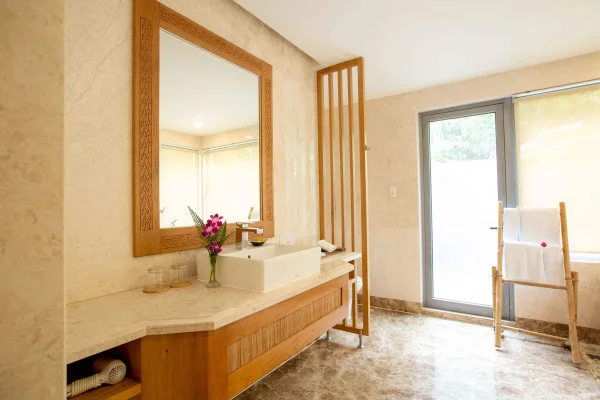 Ảnh chi tiết phòng Three Bedroom Beach Front Bungalow 11