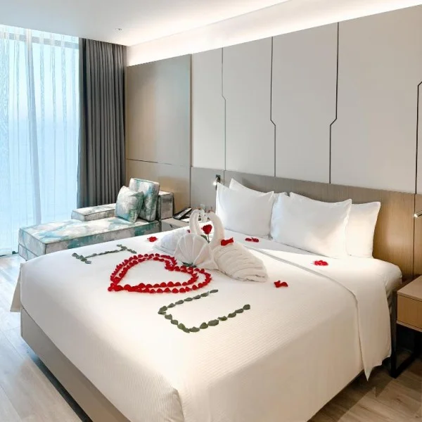 Ảnh chi tiết phòng Premier Double, Twin Room Partial Sea View with Balcony 10