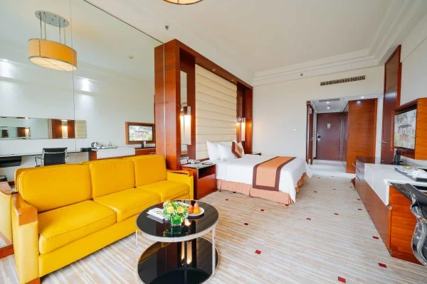 Ảnh chi tiết phòng royal-villas-halong-casino-premium-twin-vivatrip.webp