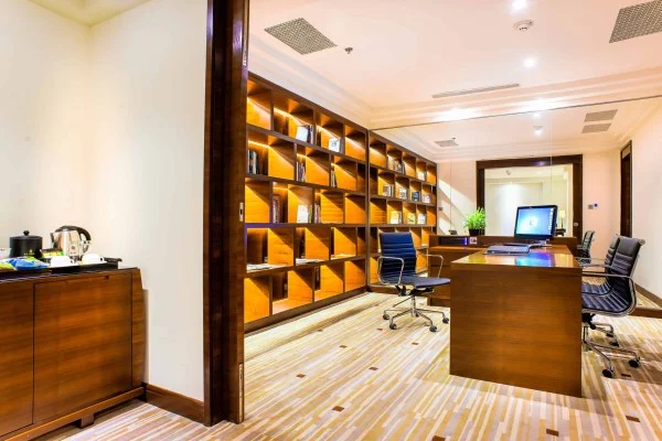 Ảnh chi tiết phòng royal-villas-halong-casino-suite-room-vivatrip-04.webp