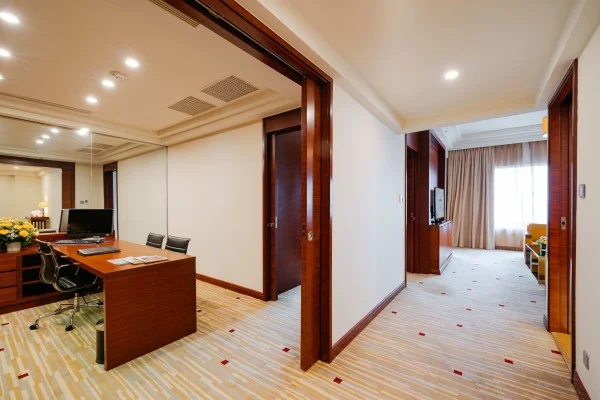 Ảnh chi tiết phòng royal-villas-halong-casino-suite-room-vivatrip.webp