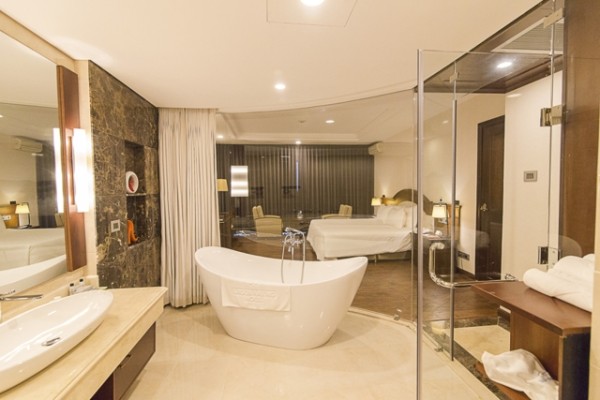 Ảnh chi tiết phòng saigon-hotel-halong-excutive-suite-vivatrip-04.jpg
