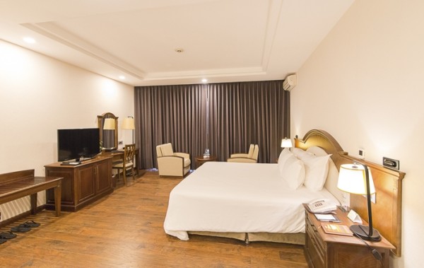 Ảnh chi tiết phòng saigon-hotel-halong-excutive-suite-vivatrip-05.jpg