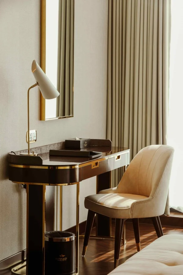 Ảnh chi tiết phòng sea-stars-hotel-ha-long-deluxe-bay-view-vivatrip-02.webp