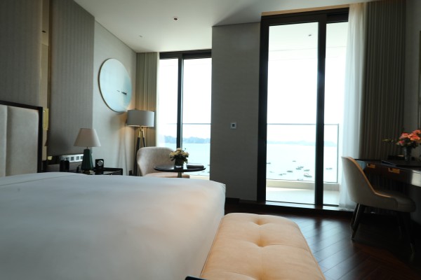 Ảnh chi tiết phòng sea-stars-hotel-ha-long-deluxe-bay-view-vivatrip-04.jpg