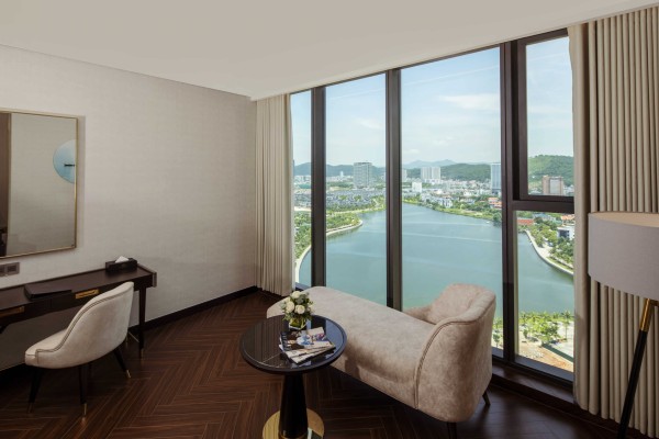 Ảnh chi tiết phòng sea-stars-hotel-ha-long-deluxe-lake-view-vivatrip.jpg