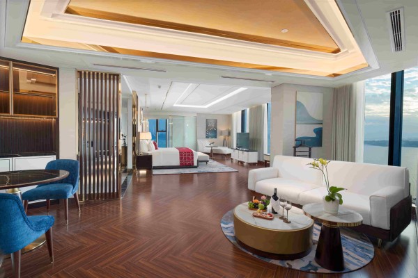 Ảnh chi tiết phòng sea-stars-hotel-ha-long-executive-suite-bay-view-vivatrip-02-1.jpg
