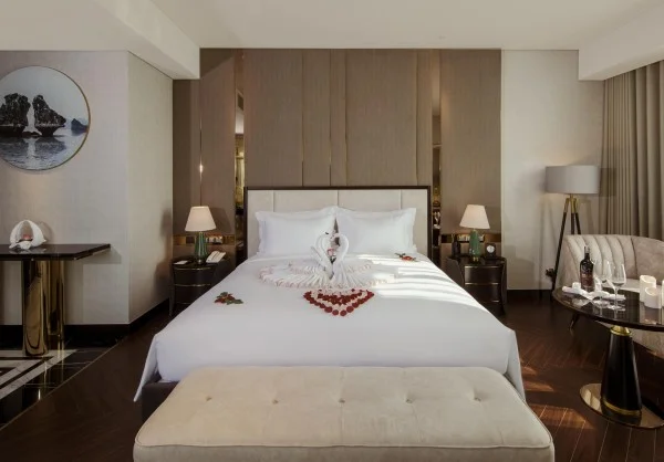 Ảnh chi tiết phòng sea-stars-hotel-ha-long-premier-deluxe-bay-view-vivatrip-03.webp